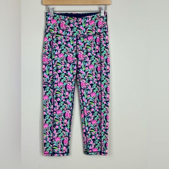 Lilly Pulitzer Luxletic Low Tide Navy Garden Cropped Leggings Sz Small - Picture 1 of 9
